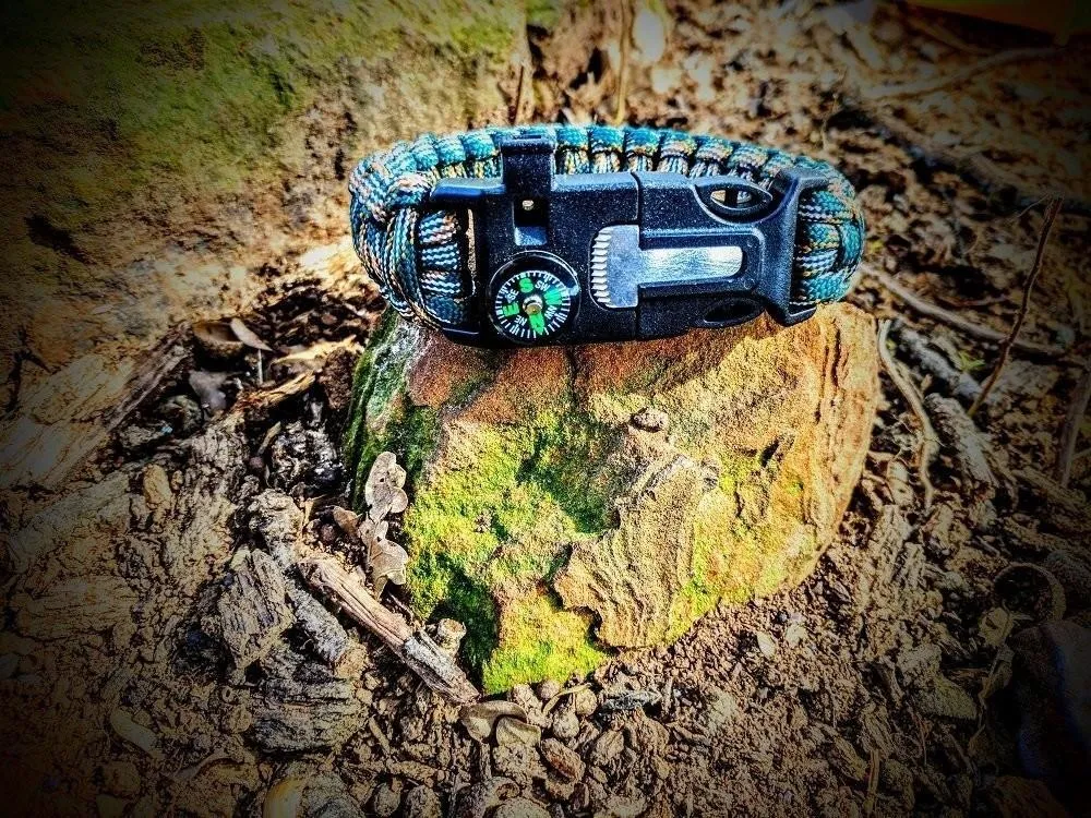 Firestarter Paracord Survival Bracelet : EDC Bracelet with Compass and More